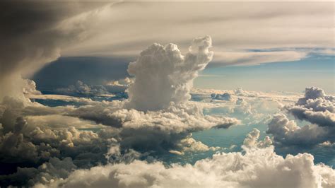 Whats the weather in Spanish, and why do clouds sometimes look like cotton candy?