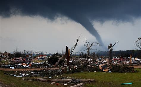 Who Makes Weather King: The Unpredictable Symphony of Nature